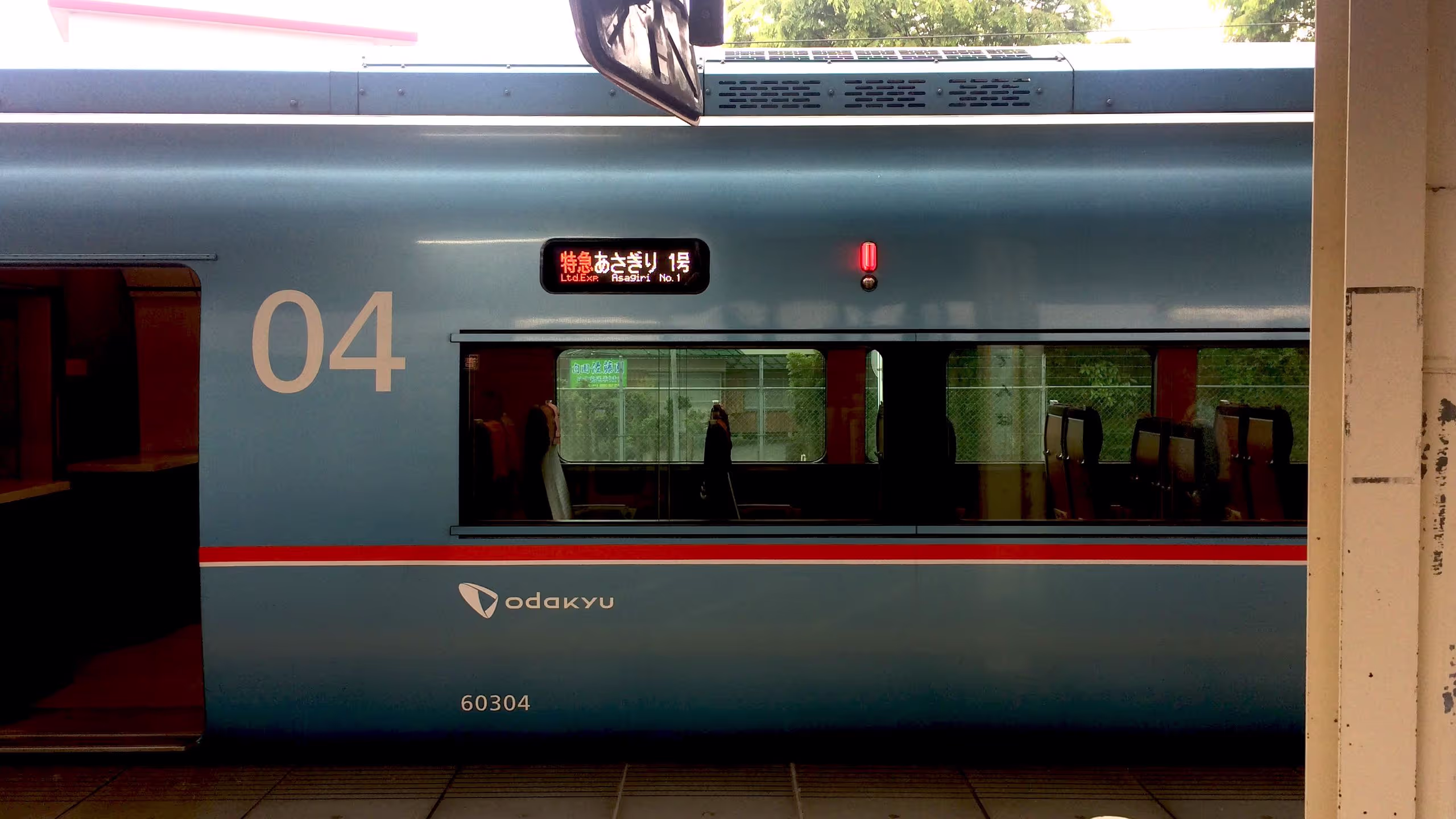 あさぎりはすべてこのメタリックブルーの車体のようだ。