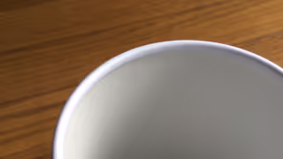 ボール紙が内側にきれいに丸められている。