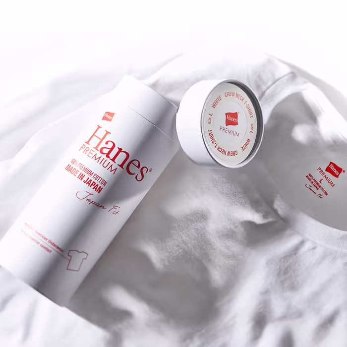 ヘインズプレミアムジャパンフィットは茶筒型のパッケージに1着ずつ詰められている。