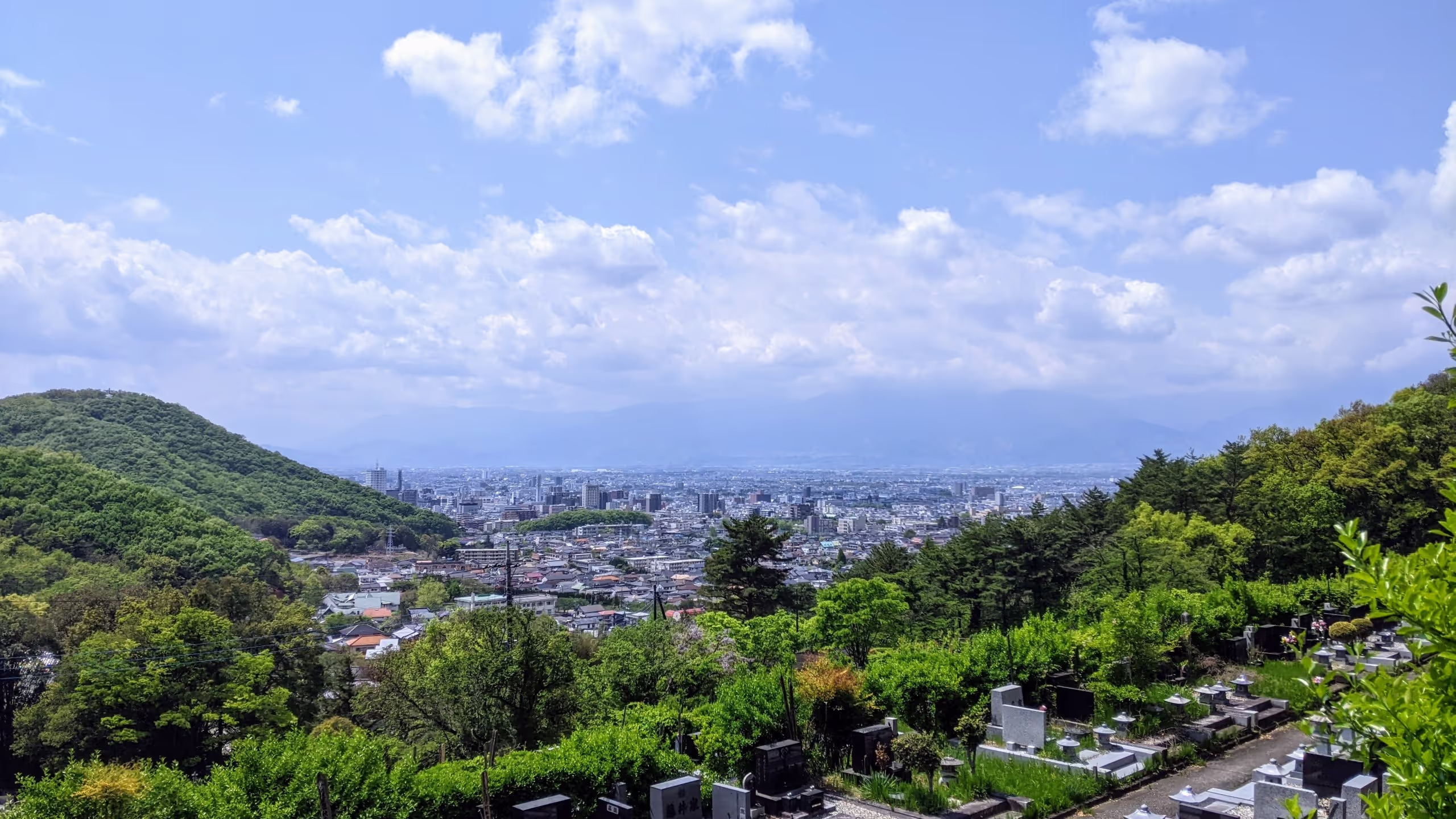 市街地の上だけ晴れているが、南アルプスには雲がかかっており、まったく見えない