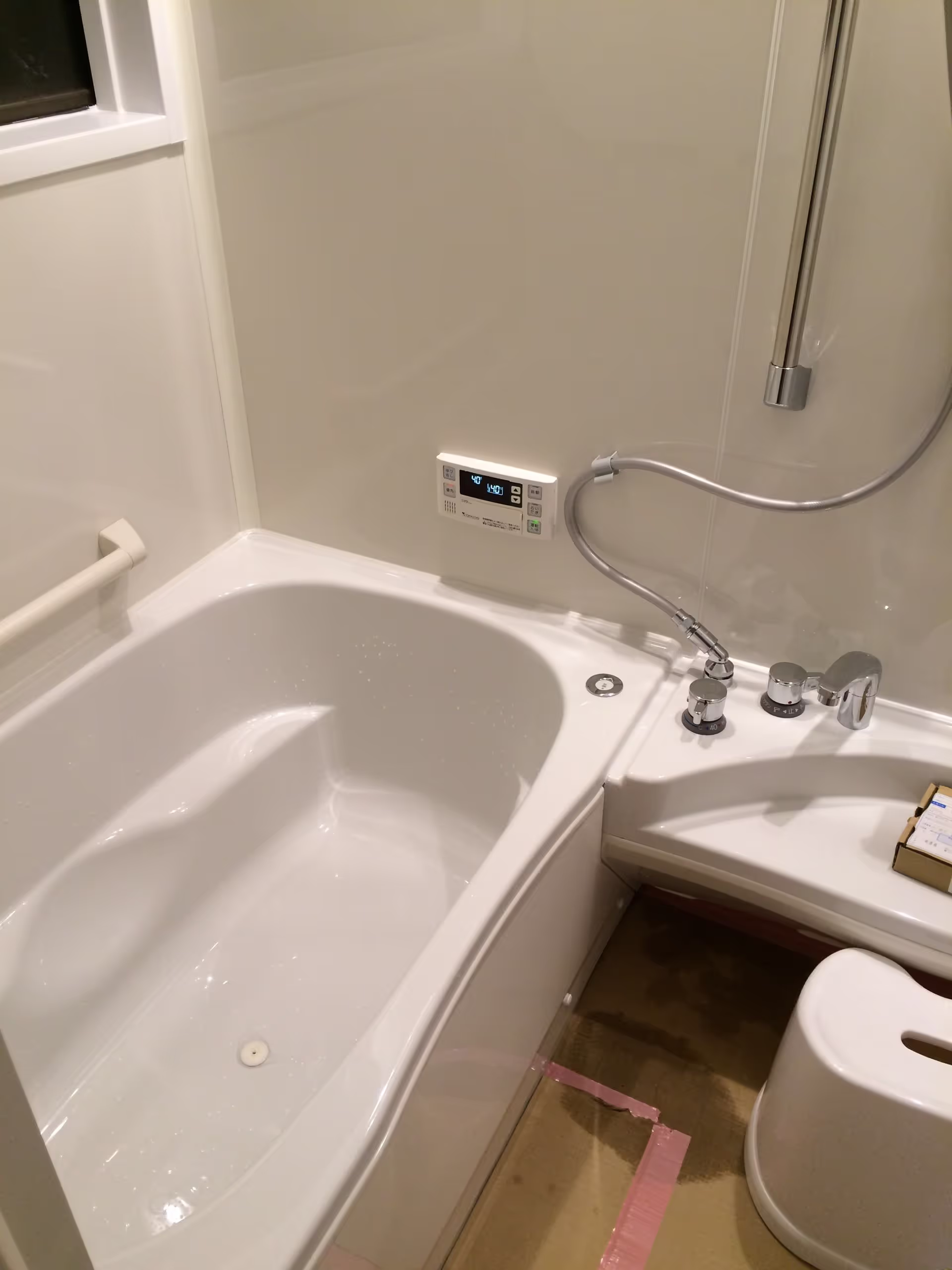 水栓がかっこいいおそうじ機能付き風呂の様子。