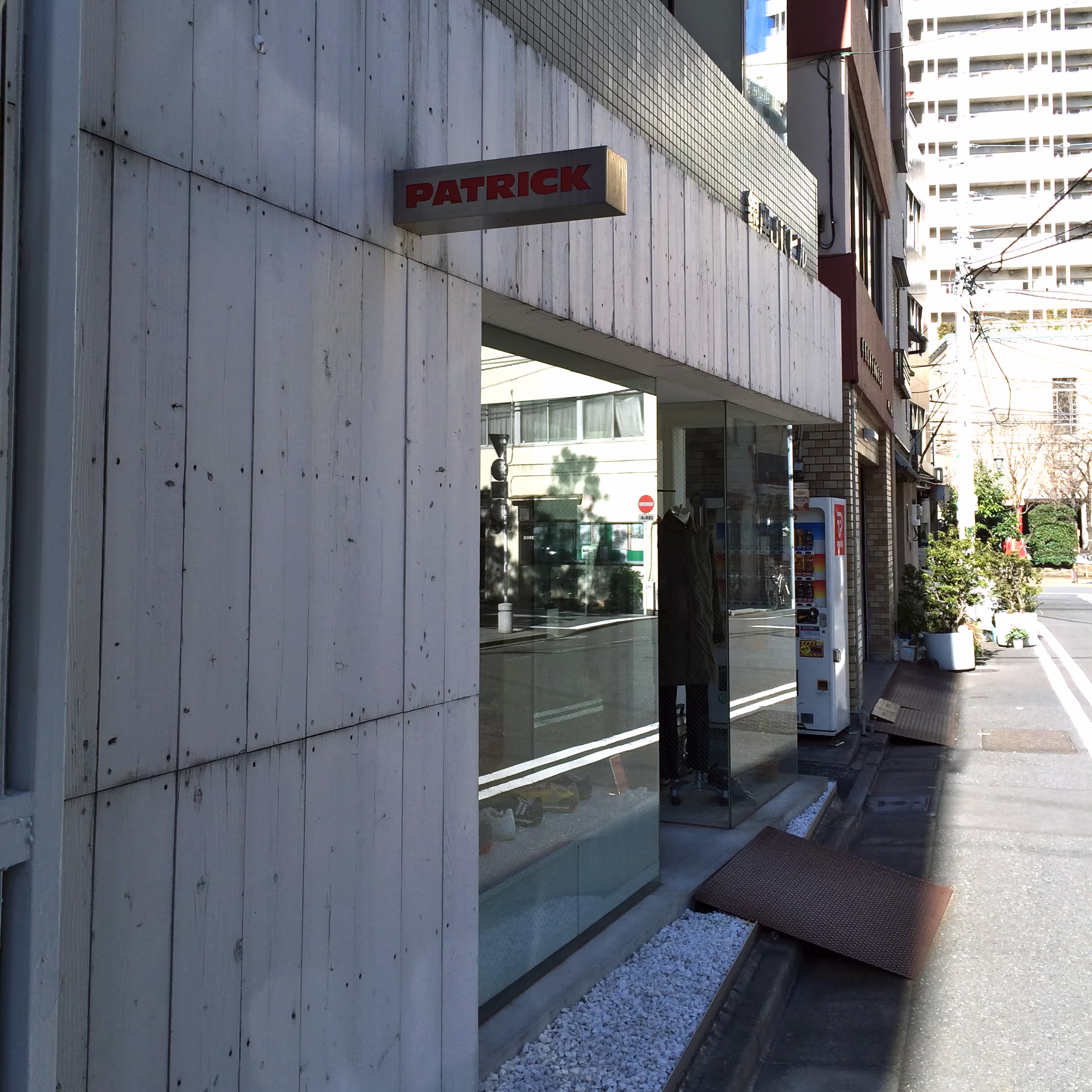 こじんまりとしたPatrick直営店、Patrick LABO GINZA。